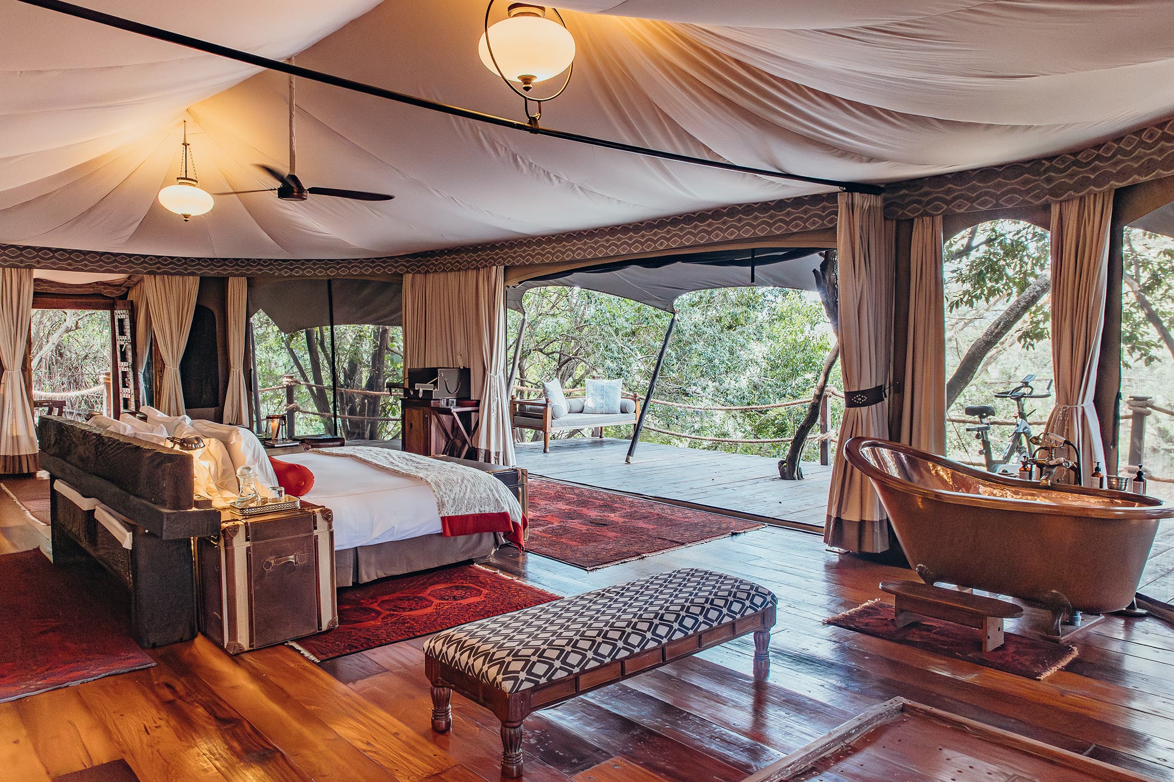 Double bed guest suite