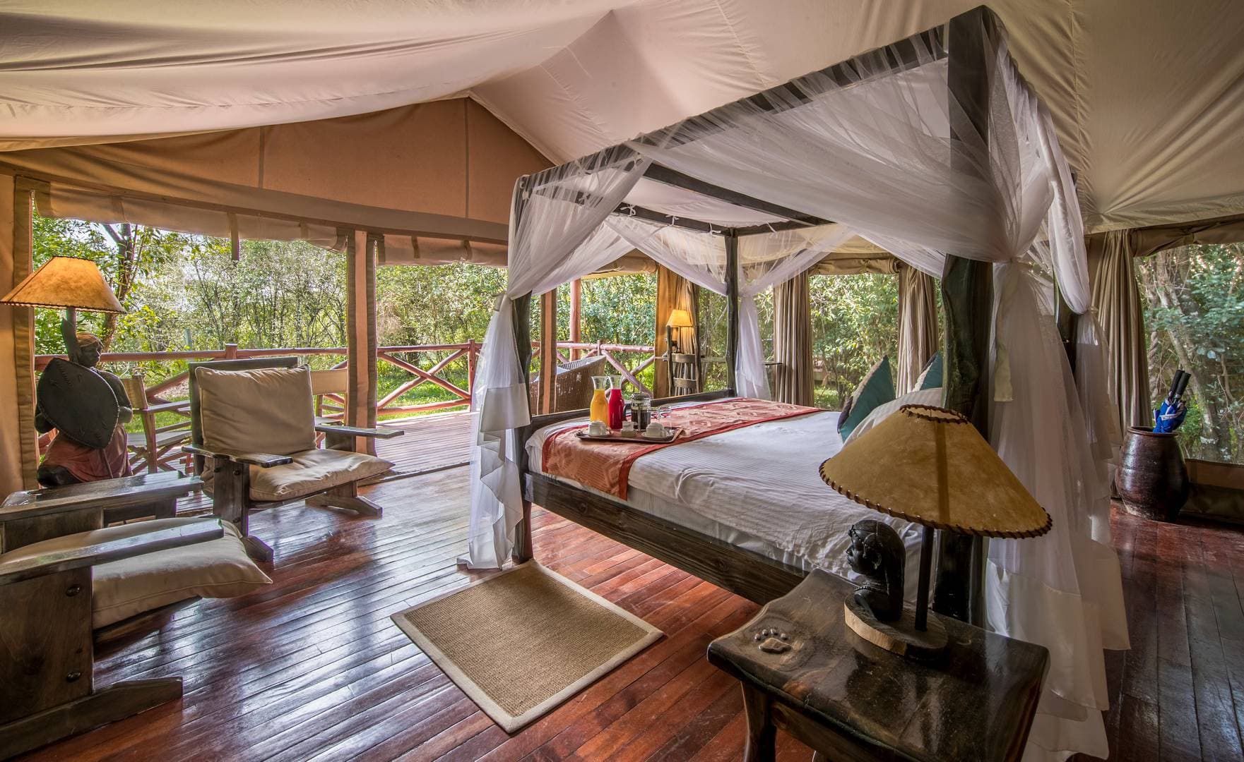 Deluxe tent exterior